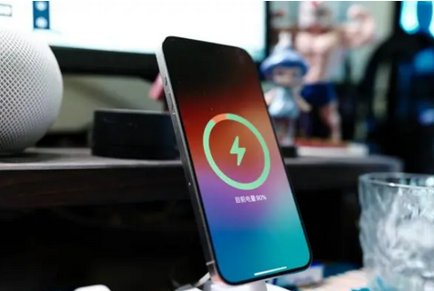 礼泉苹果15换屏服务分享用什么充电器给iPhone15充电更好 